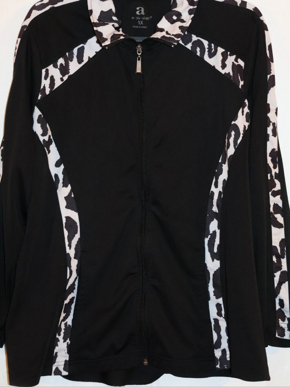 Activology Animal Print Trimmed Active Wear Jacket. - Picture 5 of 8